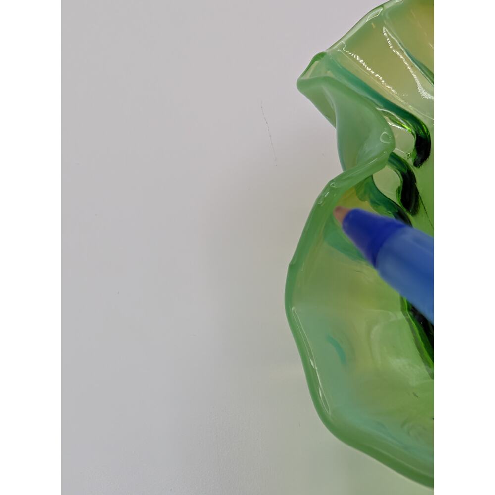 Vintage Green Opalescent Ruffled Edge Fenton Art Glass Bowl -- Read Description - Picture 9 of 16